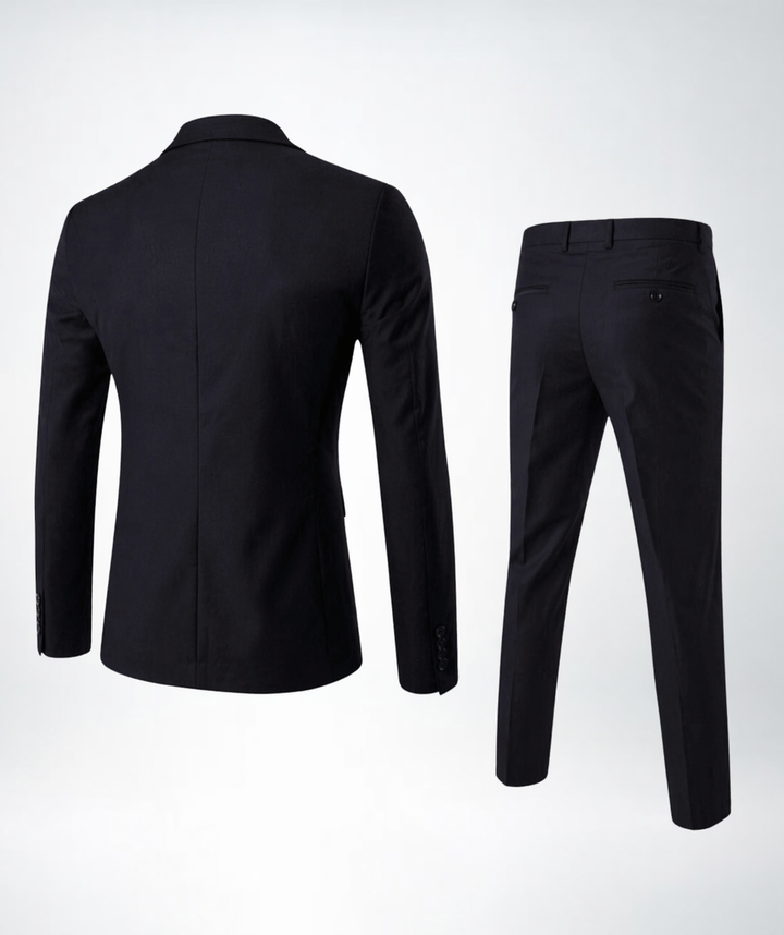 Confort et élégance : costume trois pièces homme en tissu léger, pour longue durée.
