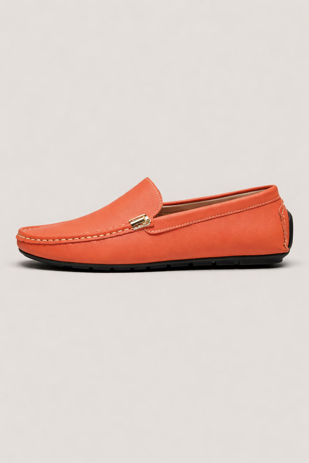 Mocassins classiques noirs pour hommes à enfiler, élégants et confortables, parfaits pour la ville.