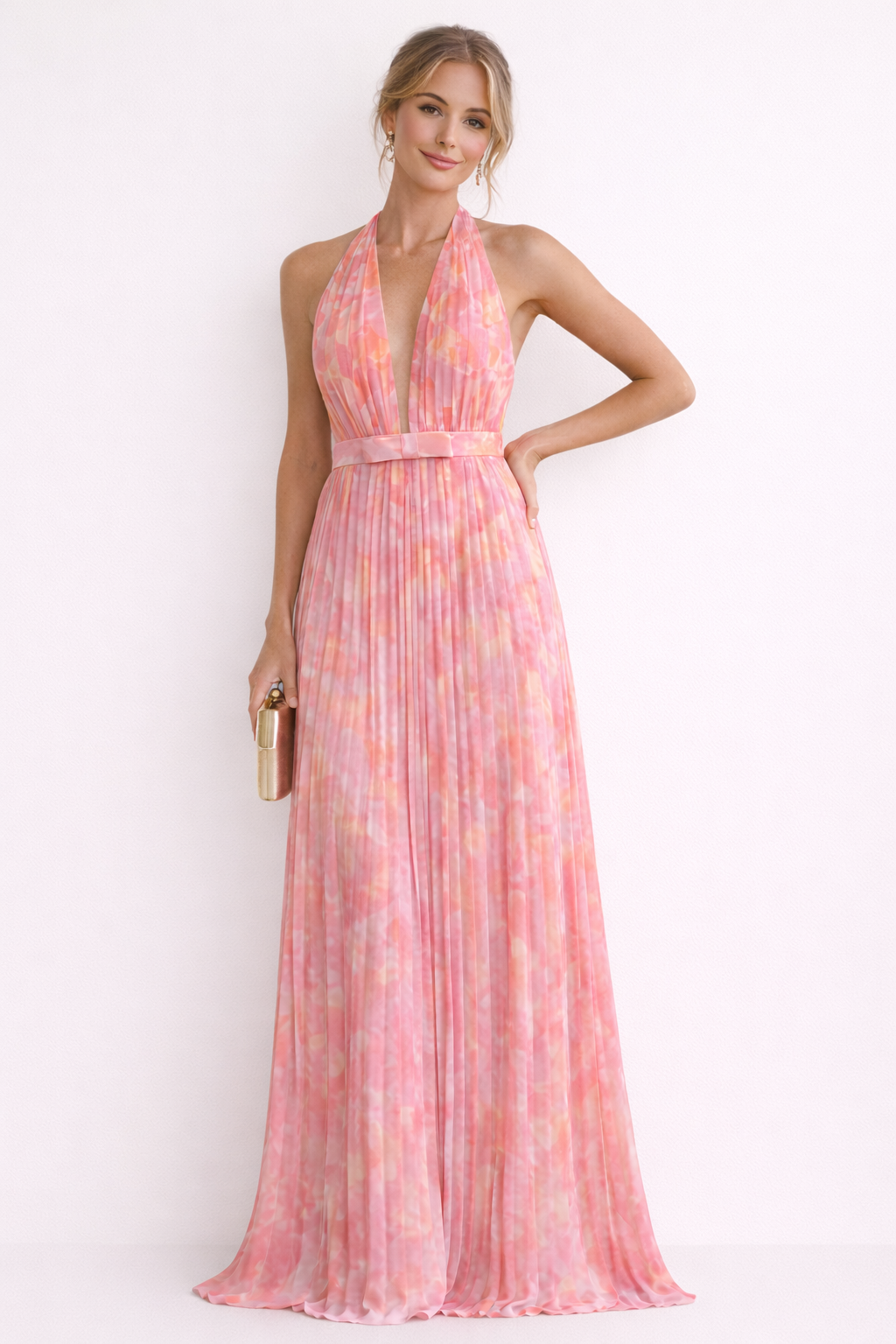 Robe maxi dos nu plissée rose pour femme, décolleté V. Idéale pour une soirée élégante ou cérémonie.