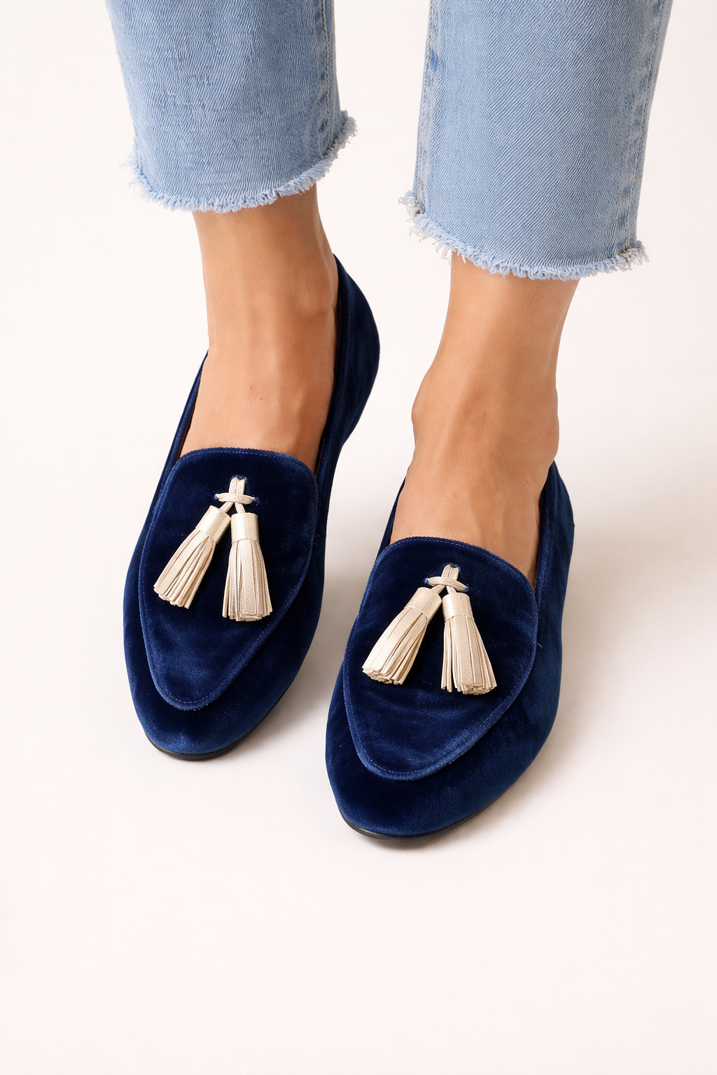 Mocassins bleus élégants pour femmes avec glands, parfaits pour un style chic et confortable au quotidien.