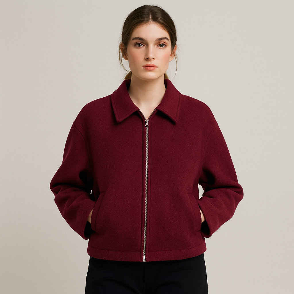 Veste courte femme élégante beige à fermeture éclair, idéale pour un look chic et décontracté d'automne.