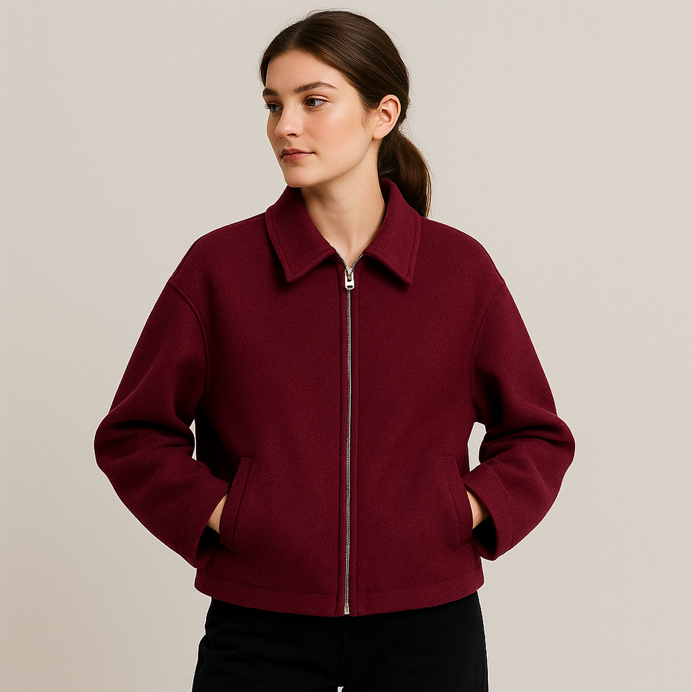 Veston court marron pour femme, style décontracté chic avec zip, parfait pour le quotidien en automne.