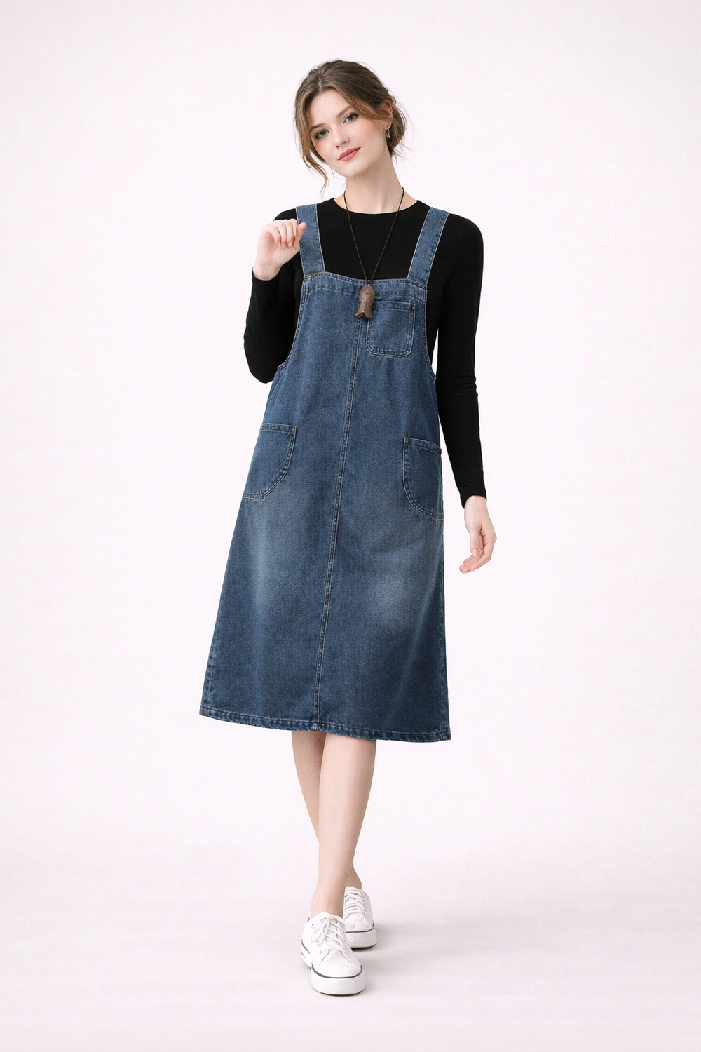 Mode femme: robe salopette en jean polyvalente pour un look décontracté et tendance, parfaite au quotidien.