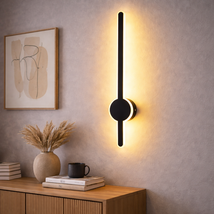 Lampe murale LED contemporaine pour bureau ou chambre. Température couleur ajustable, lumière douce.