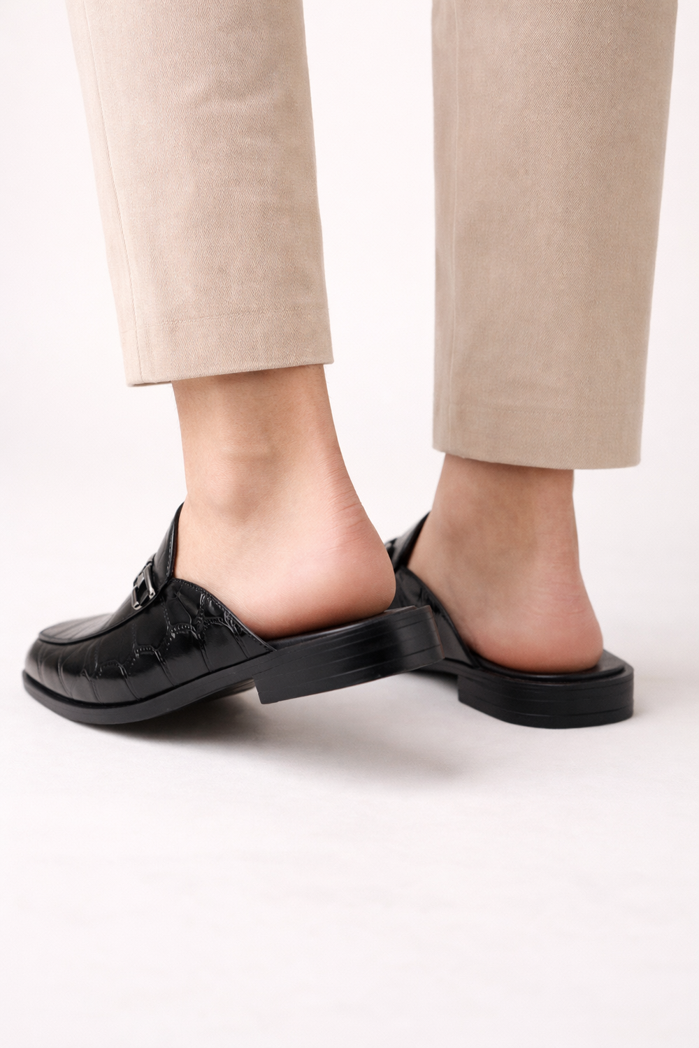 Chaussures mocassins confortables pour hommes, idéales pour le quotidien. Style chic et décontracté d'été.