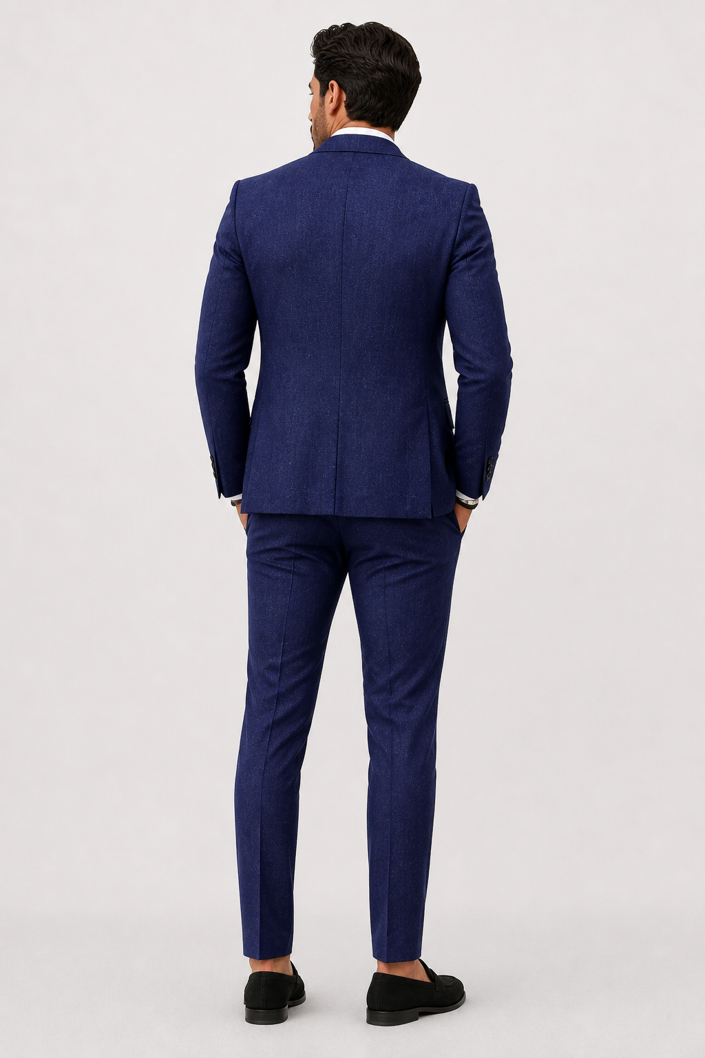Costume été homme décontracté mais élégant, parfait pour cérémonie de mariage.