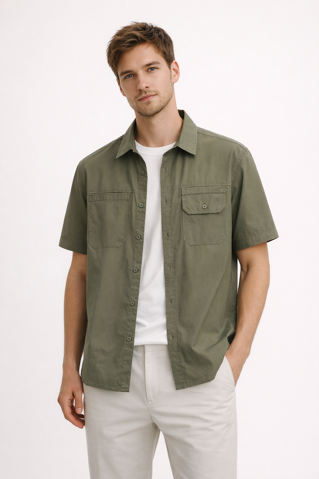 Chemise légère homme Erik avec poches, manches courtes, pour un style confortable et aéré en été.