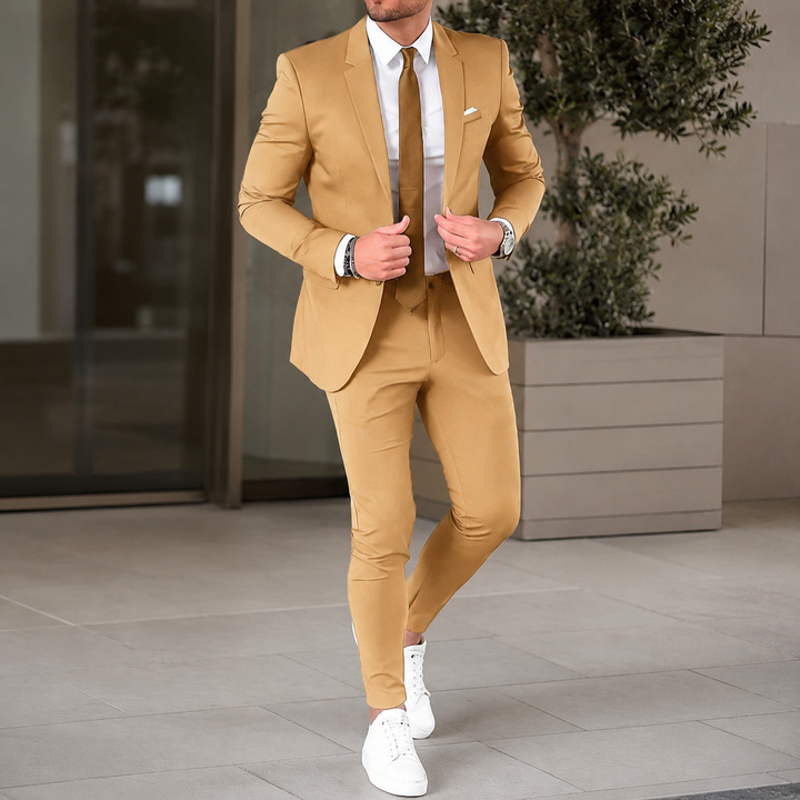 Costume cérémonie homme, style moderne et chic, idéal pour une tenue formelle et élégante.