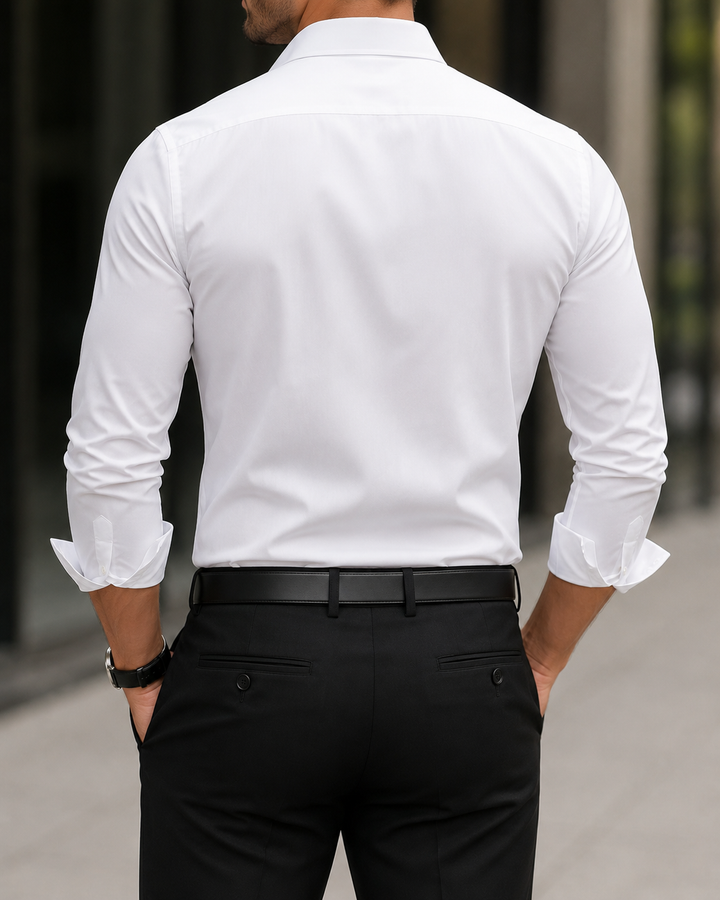 Chemise habillée homme à manches longues, coupe ajustée, parfaite pour un style élégant et professionnel.