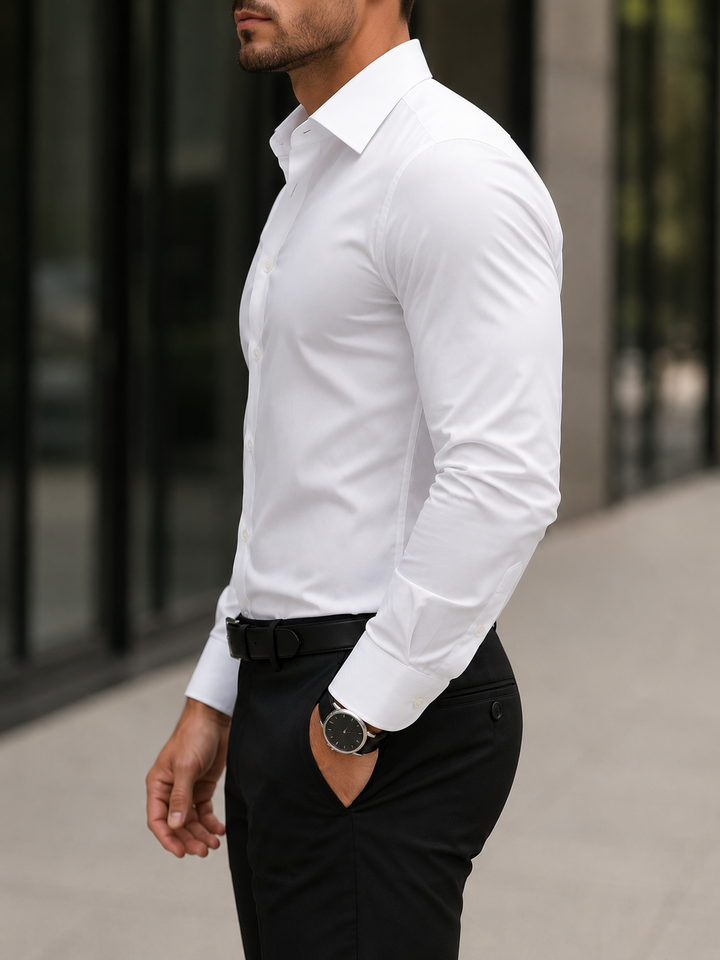 Chemise homme à manches longues et coupe ajustée, vêtement quotidien confortable et stylé pour toute occasion.