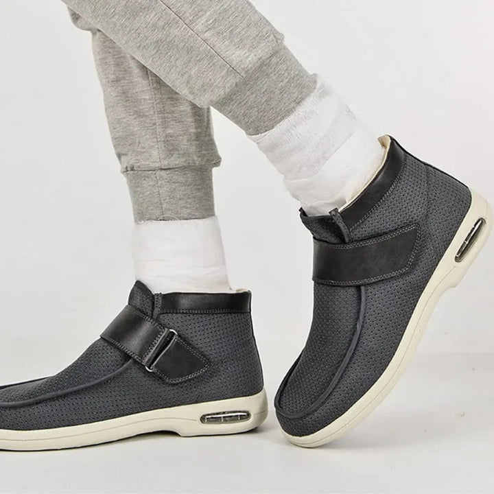 Paires de chaussures orthopédiques unisexes, feutre chaud, enfilage facile pour pieds enflés ou sensibles.