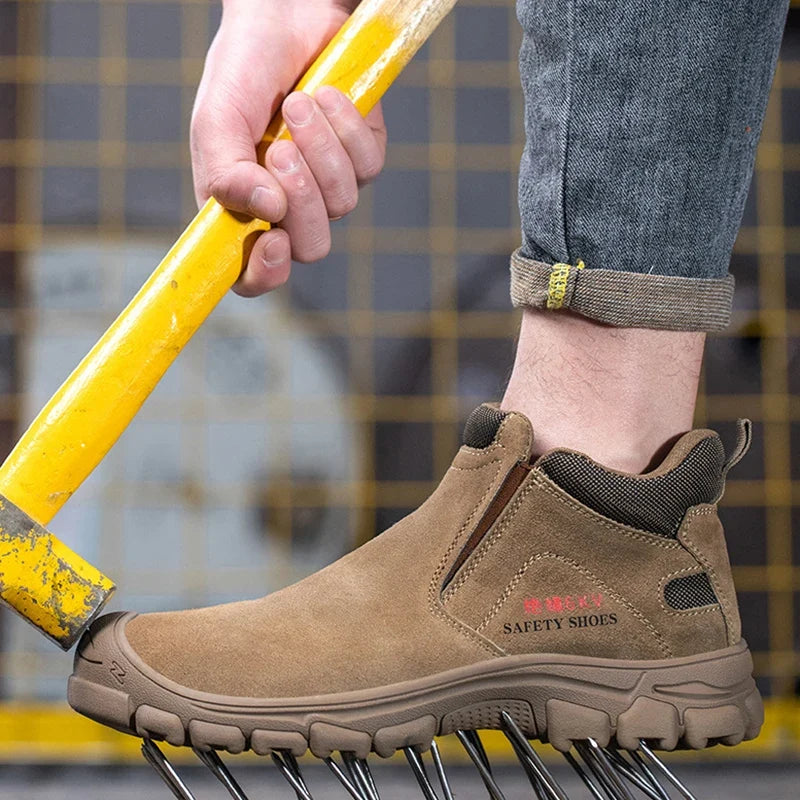 Robustes chaussures de sécurité slip-on en daim pour hommes, protection chantier, semelle antidérapante.