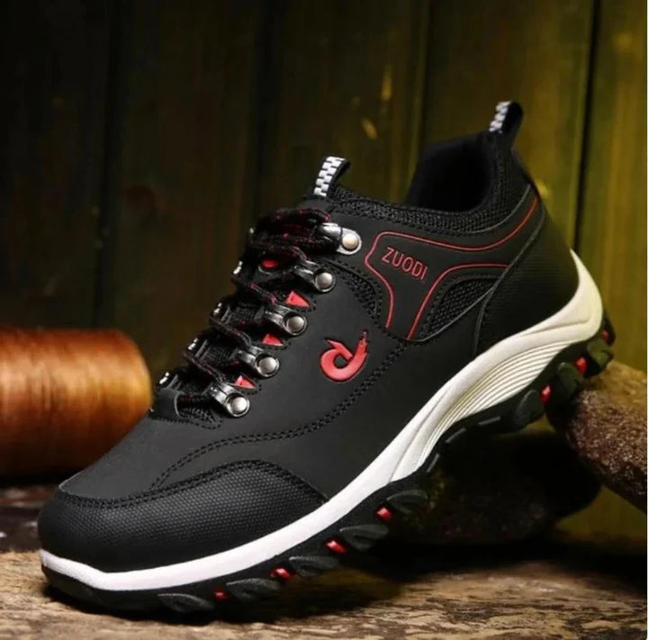 Chaussures de luxe pour la randonnée, style sportif et confort exceptionnel pour vos aventures en plein air.