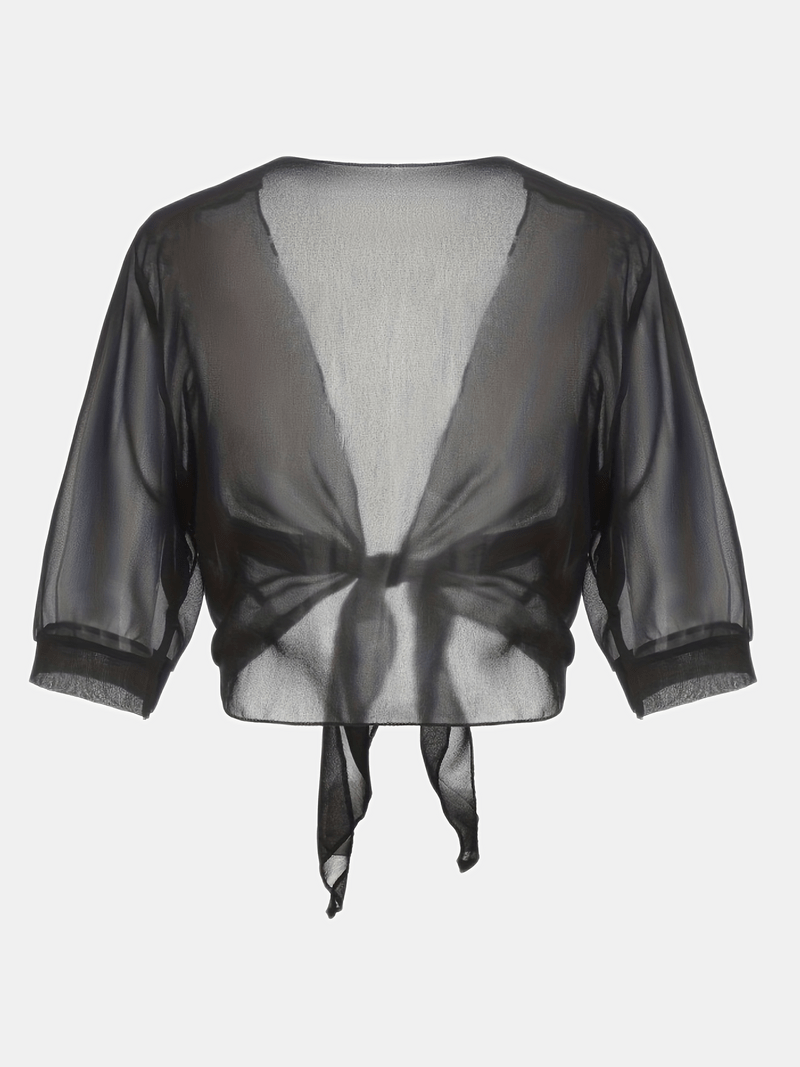 Vêtement polyvalent: chemisier femme fluide, devant ouvert. Chemise légère pour look élégant quotidien.