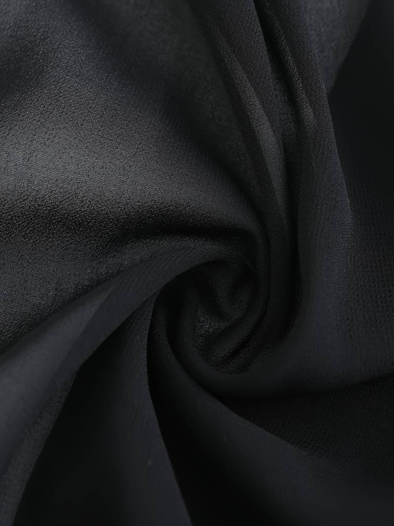 Haut femme fluide et léger, devant ouvert. Une chemise élégante et superposable pour la mode féminine.