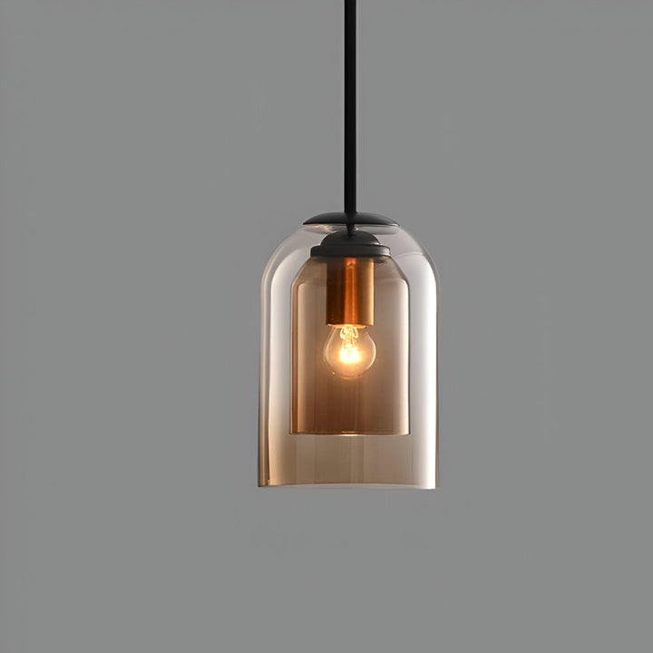 Suspension de plafond moderne en verre, parfaite pour un éclairage contemporain de salon.