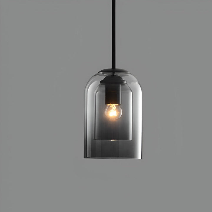 Créez une ambiance moderne et élégante avec cette suspension luminaire double verre design.