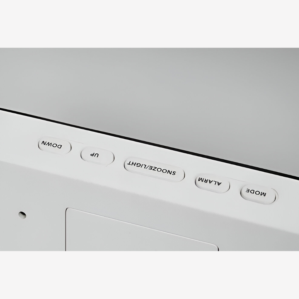 Réveil numérique LED, affichage clair et silencieux, idéal pour un environnement paisible.