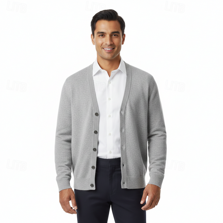 Cardigan homme élégant à col V boutonné, coupe classique. Idéal automne/hiver pour un look casual chic.