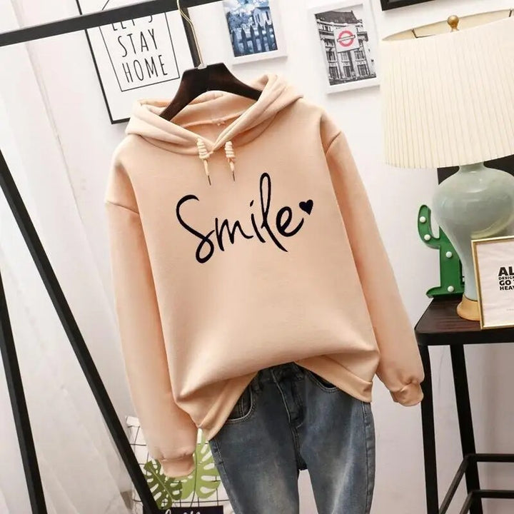 Sweat à capuche femme "Smile" couleur vive, style confortable et joyeux pour un bien-être quotidien.