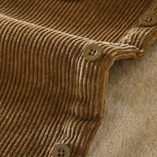 Profitez de la chaleur hivernale avec cette veste polaire côtelée pour homme, décontractée et douillette.