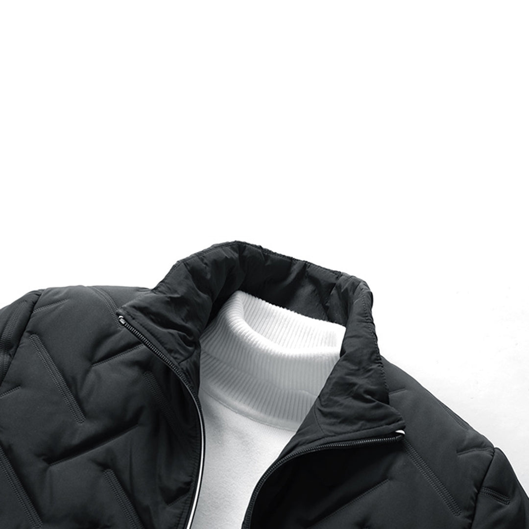 Doudoune homme matelassée et chaude, coupe élégante. Essentiel mode masculine pour hiver confortable.