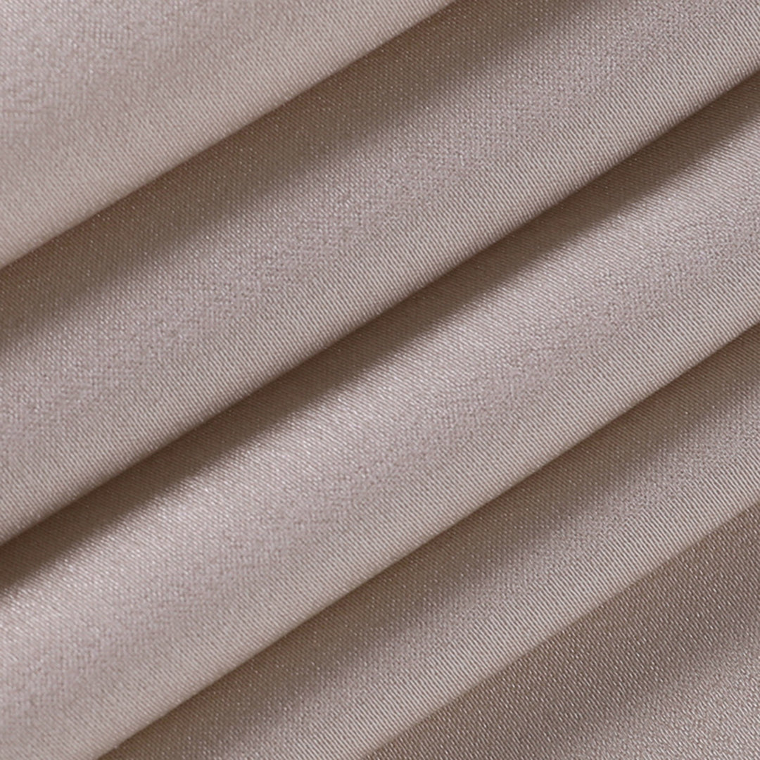 Robe de bureau Andrea polyvalente, se transforme en tenue de soirée élégante sans effort. #robedebureau
