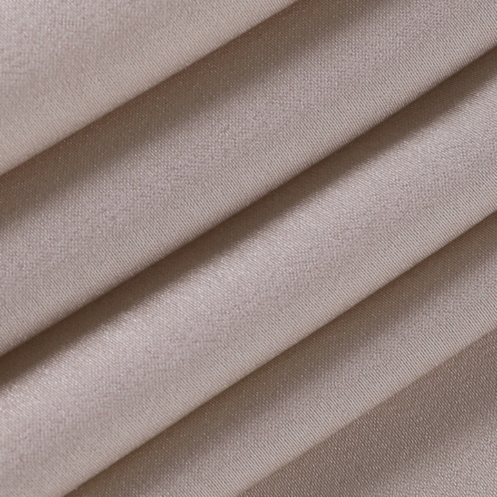 Robe de bureau Andrea polyvalente, se transforme en tenue de soirée élégante sans effort. #robedebureau