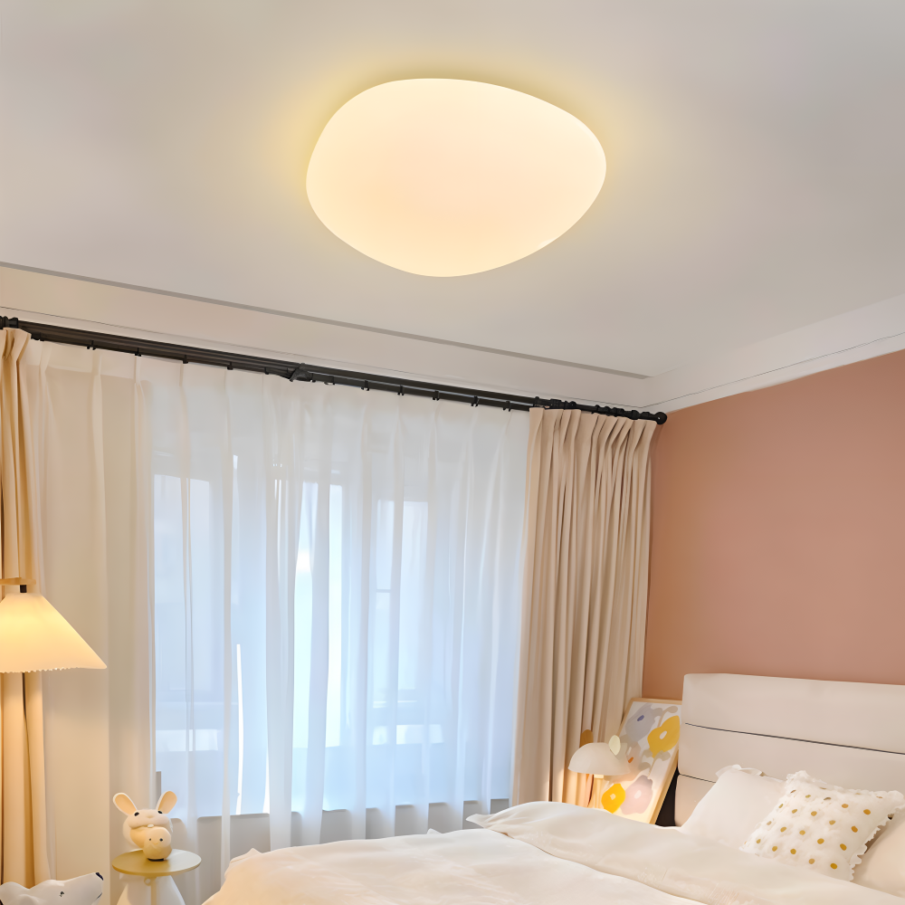 Plafonnier LED Peblira, design galet moderne. Lumière douce pour salon ou chambre. Éclairage économe.
