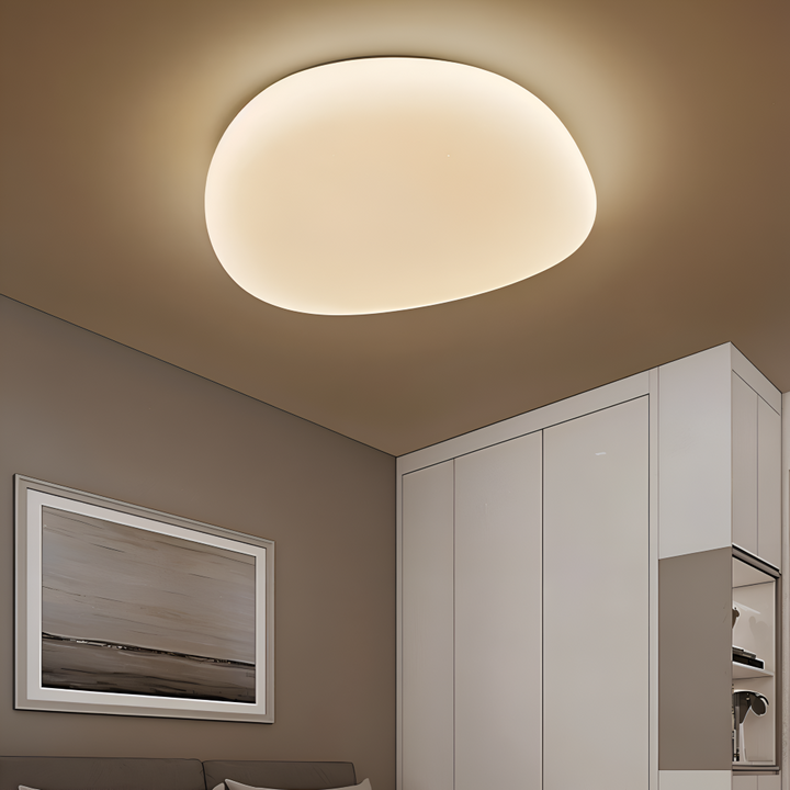 Lampe de plafond LED Peblira dimmable, formes organiques inspirées des galets. Crée une ambiance zen.