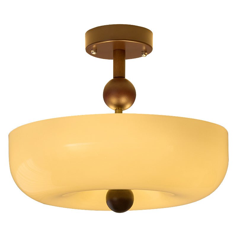 Design esthétique: plafonnier verre texturé, lumière ambiante pour plafond bas. Apporte style moderne.
