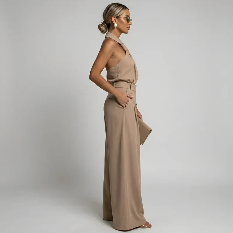 Combinaison pantalon fluide femme palazzo, dos nu, idéale pour une cérémonie confortable et stylée.