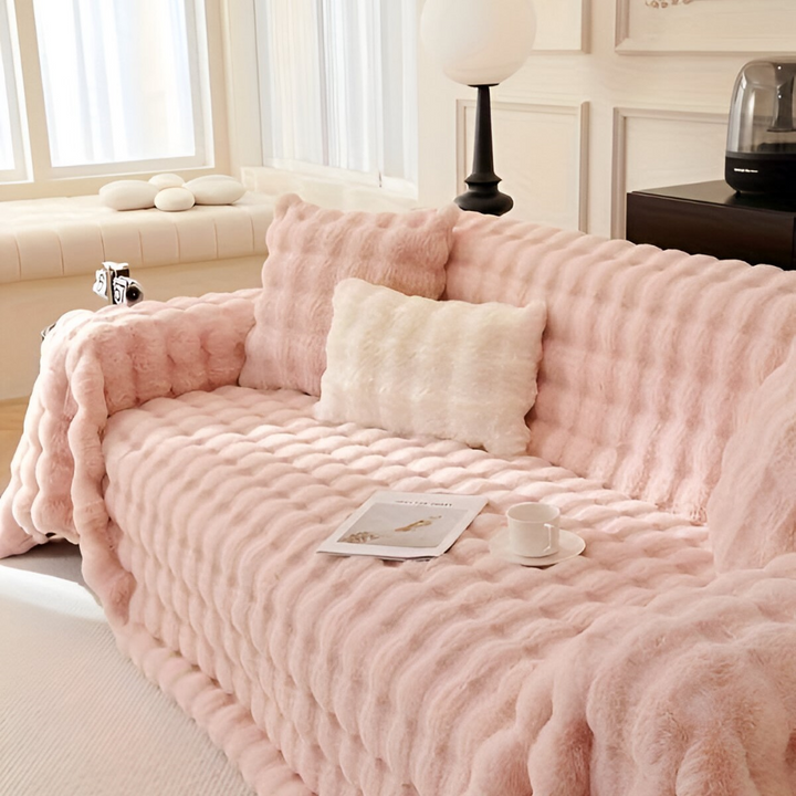 Jeté de canapé polaire moelleux, apportant une chaleur réconfortante et un style cosy au salon.