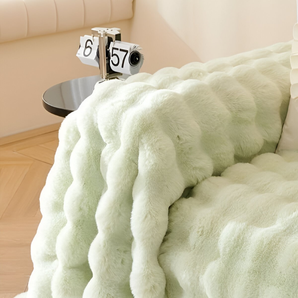 Plaid polaire chaud et doux pour canapé, idéal pour des soirées cocooning et une belle déco.