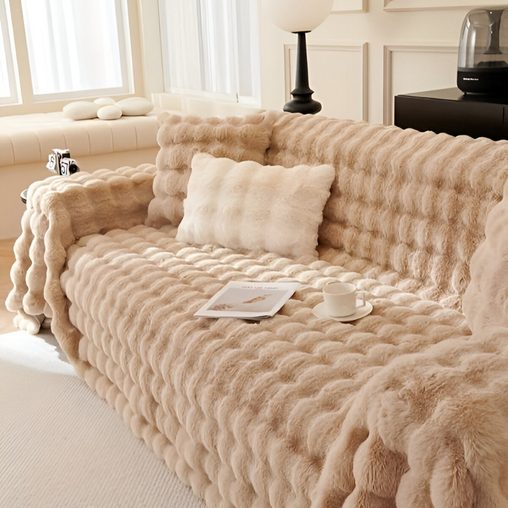 Plaid épais et doux pour un canapé accueillant, essentiel pour la chaleur du foyer.