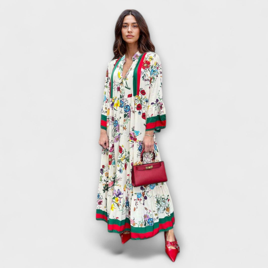 Robe maxi fleurie blanche et rouge pour femme, style tropical élégant, idéale été, plage et vacances.