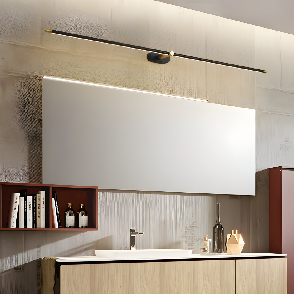 Élégante applique LED noire et dorée pour intérieur, offre une lumière ambiante moderne.