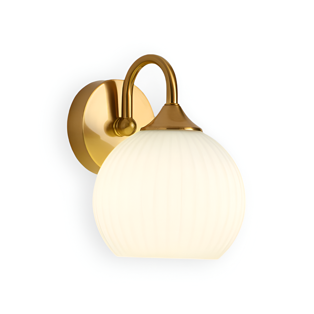 Lampe murale élégante et moderne, sphérique striée. Ambiance chaleureuse intérieure.