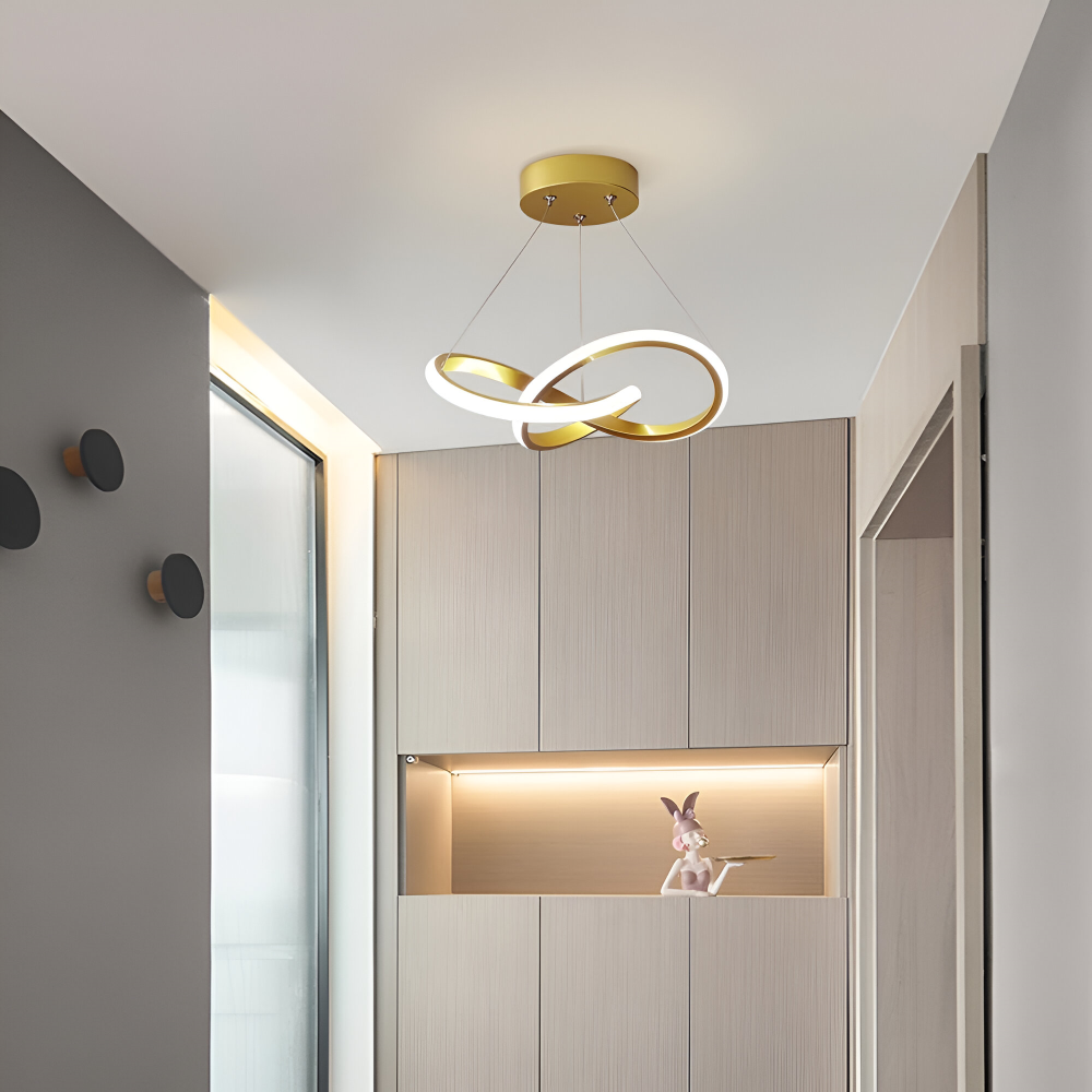 Luminaire plafond LED spiralé pour salon, apportant une touche moderne et une lumière douce, économe en énergie.