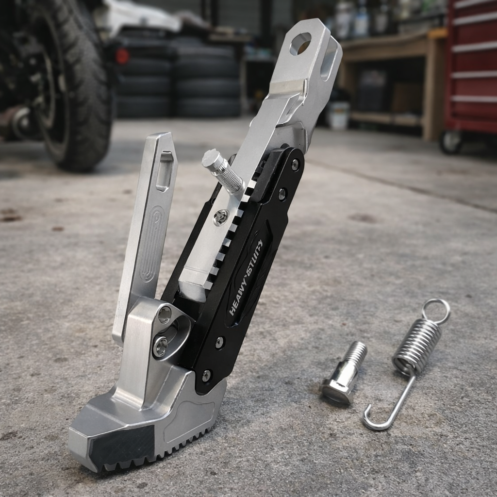 Support béquille latérale moto robuste en métal noir pour stationnement stable et sécurisé.