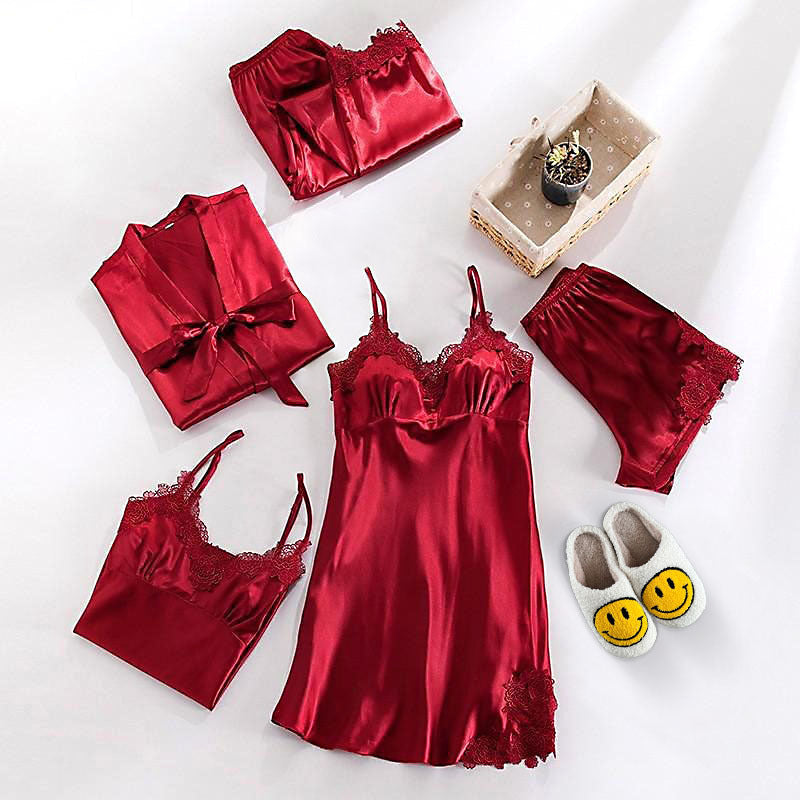 Pyjama femme satiné, un ensemble chic et confortable pour des moments de pure détente à la maison.