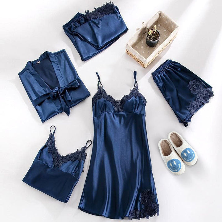 Ensemble de nuit femme en satin élégant, pyjama confortable avec finitions en dentelle.