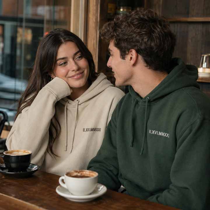 Hoodie couple brodé, parfait pour immortaliser votre amour, souvenir unique.