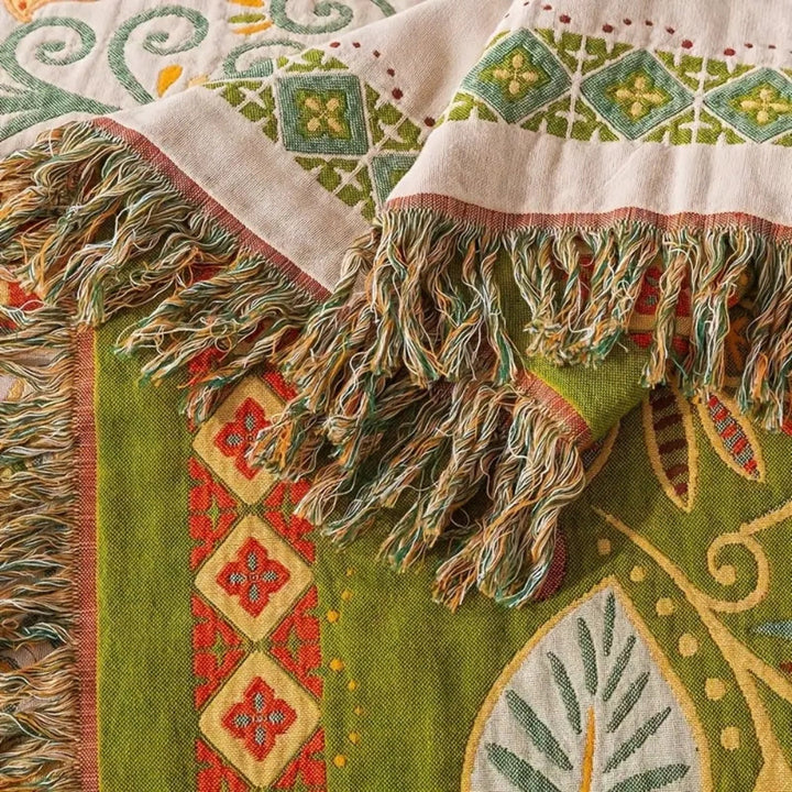 Magnifique couverture réversible gaze de coton avec pompons, motif feuilles d'automne. Parfaite pour le lit.