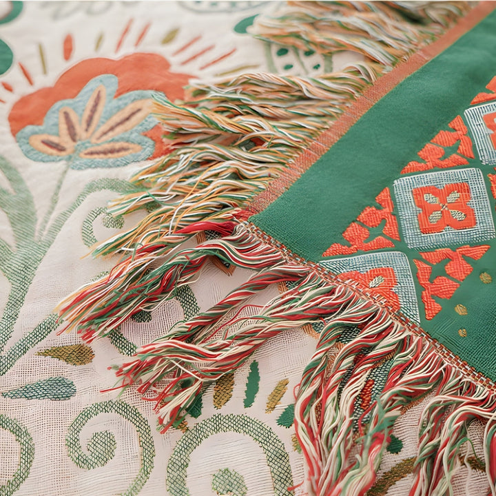 Couverture déco automne en gaze de coton, réversible, motif feuilles. Bords à pompons. Pour lit, canapé.