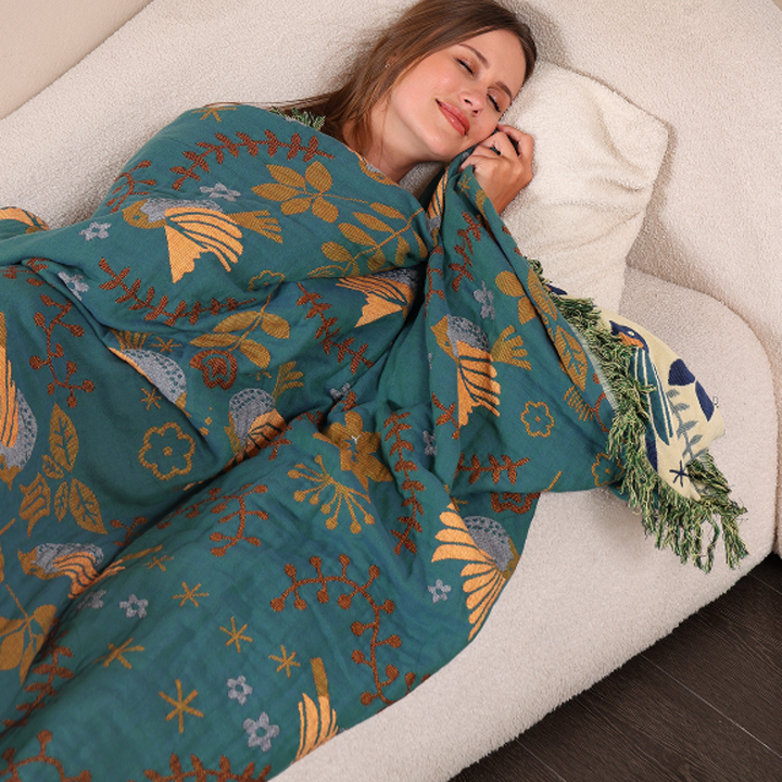 Couverture coton réversible avec charmants motifs oiseaux et fleurs. Parfait jeté de canapé ou couvre-lit scandinave.