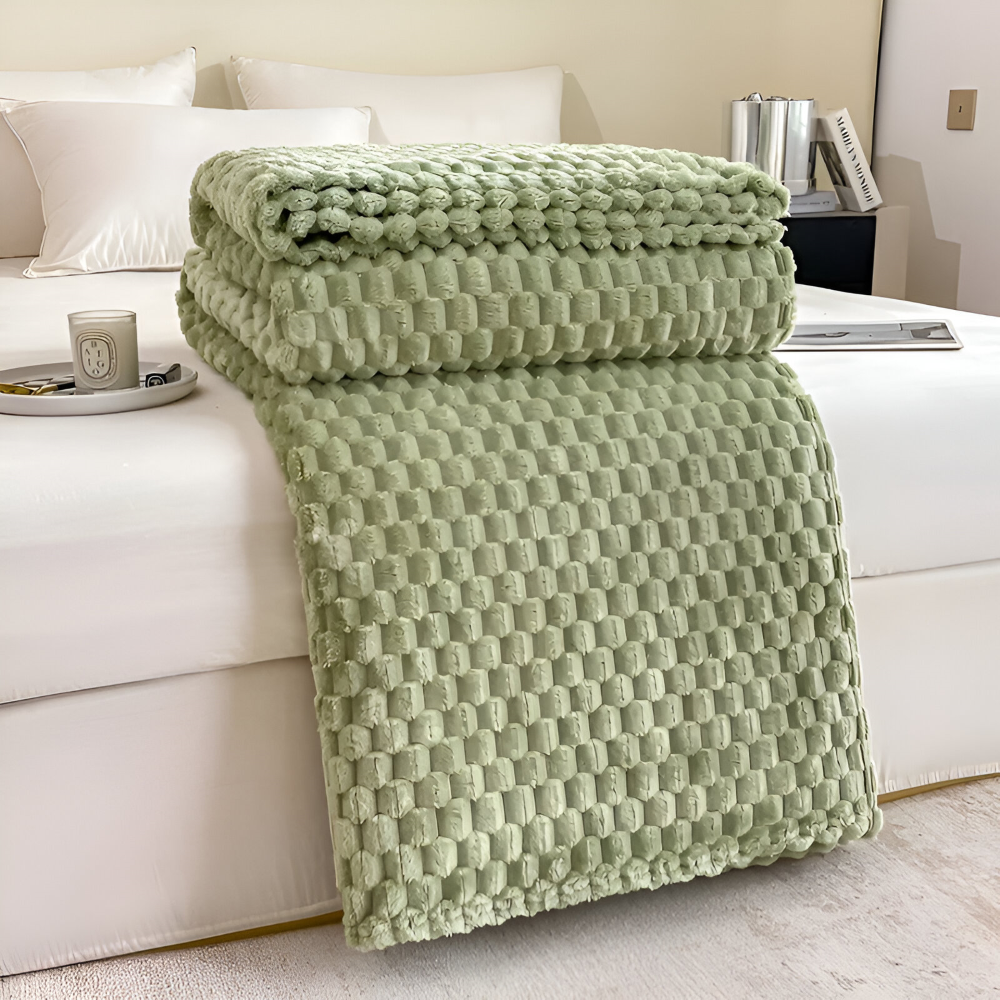 Plaid élégant en velours polyester, doux et chaud, parfait pour les soirées fraîches ou comme élément décoratif.