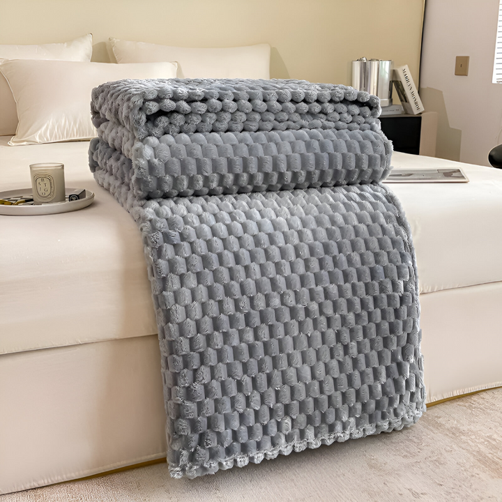 Couverture polaire douce et élégante en velours, chaleur durable, motif géométrique pour un confort maximal à la maison.
