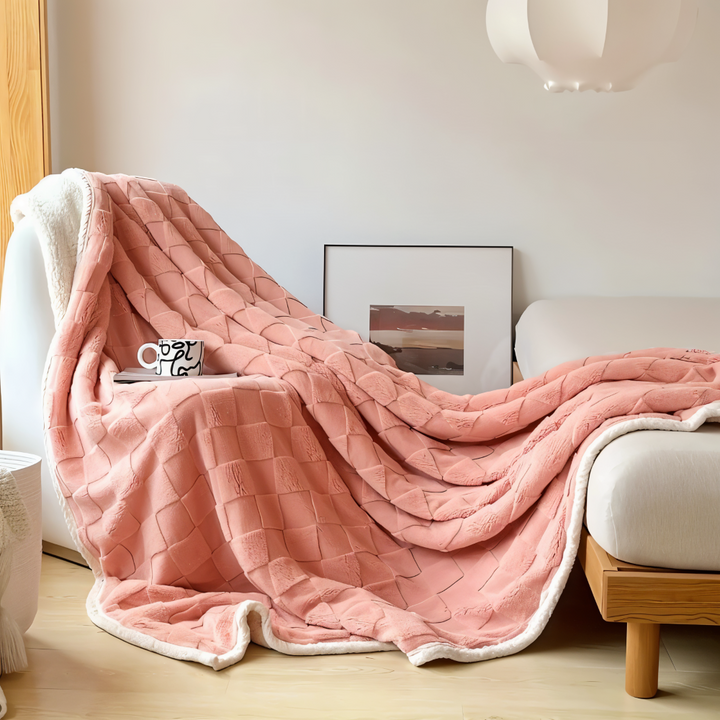 Couverture jeté polaire douce à motifs carreaux, réversible, idéale pour se blottir au chaud cet hiver.