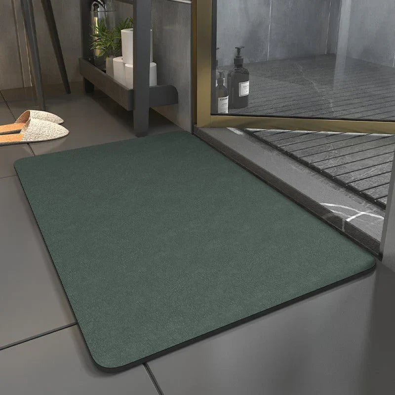 Tapis de bain luxe absorbant et antidérapant pour salle de bain moderne. Confort et sécurité au quotidien.